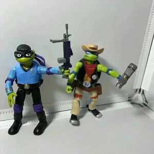 2022 TMNT Mutant Mayhem Donnie as Spock & Cowboy Leo unpackaged With Weapons